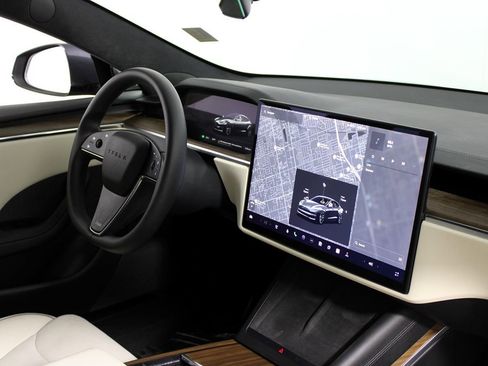 Used 2021 Tesla Model S Plaid image 12