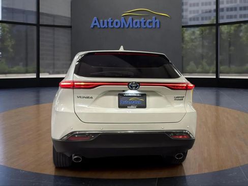 Used 2021 Toyota Venza Limited image 9