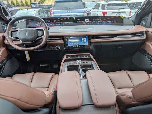 New 2026 Lincoln Navigator L Reserve AWD/4WD image 12
