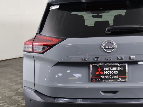 Used 2023 Nissan Rogue SL w/ SL Premium Package image 16