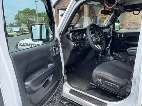 Used 2020 Jeep Gladiator Sport w/ Quick Order Package 23S AWD/4WD image 24
