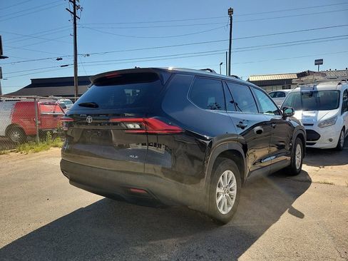 Used 2024 Toyota Grand Highlander AWD image 4