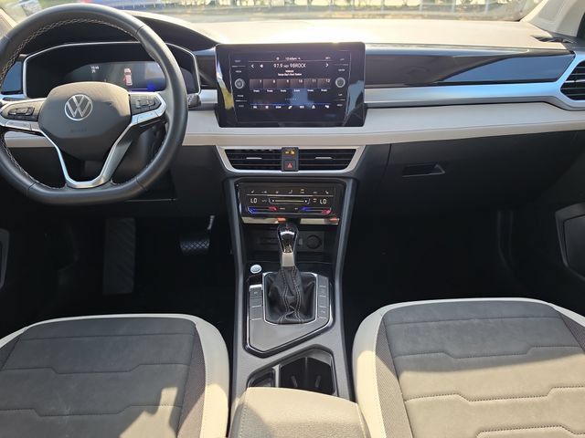 Used 2025 Volkswagen Taos SE FWD image 14