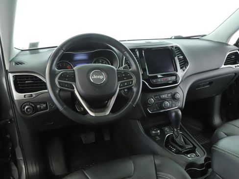 Used 2019 Jeep Cherokee Limited w/ Luxury Group image 2