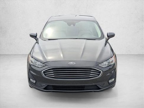 Used 2019 Ford Fusion SE w/ Equipment Group 151A FWD image 2