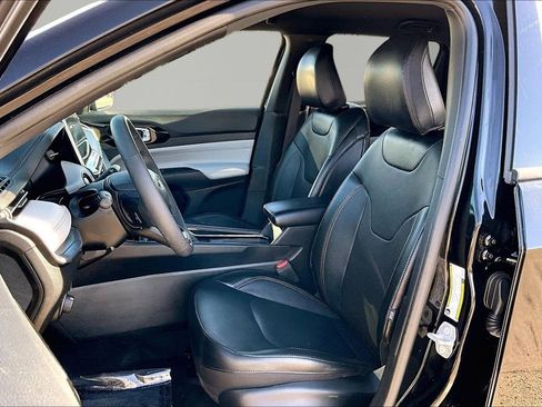 Used 2023 Jeep Compass Limited image 25