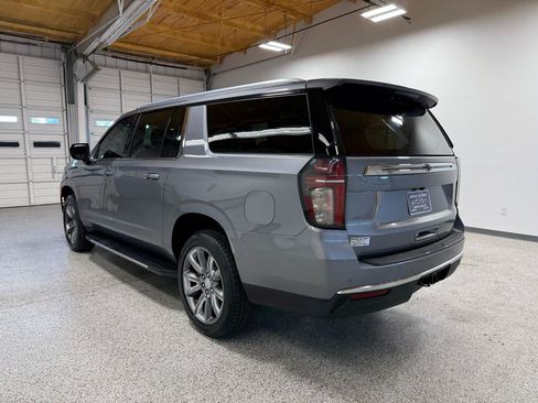 Used 2022 Chevrolet Suburban LT AWD/4WD image 8