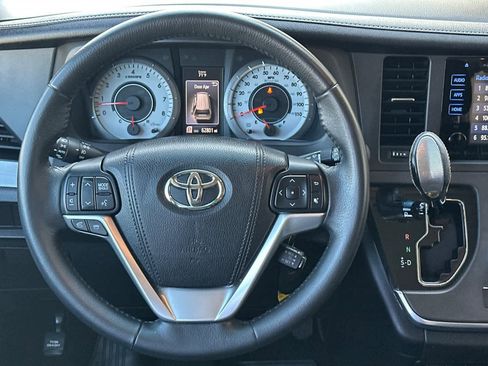 Used 2017 Toyota Sienna SE image 13