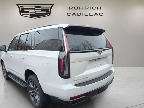 Certified 2024 Cadillac Escalade Sport Platinum w/ Heavy-Duty Trailer Package image 12