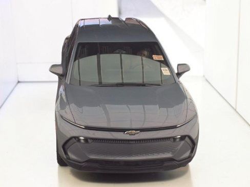 Used 2025 Chevrolet Equinox EV LT FWD image 2