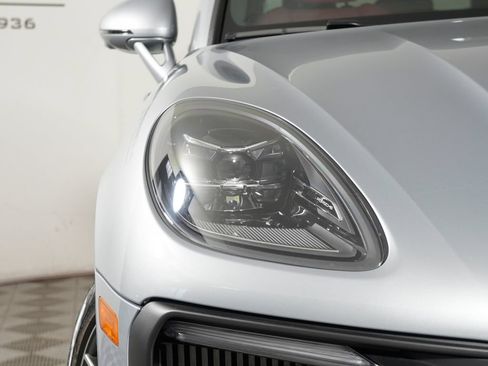 Certified 2026 Porsche Macan S AWD/4WD image 11