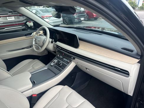 Used 2024 Hyundai Palisade Limited image 15