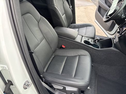 Certified 2025 Volvo XC40 B5 Core image 41