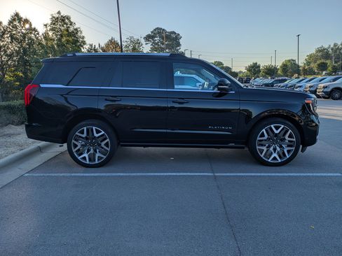 Certified 2025 Ford Expedition Platinum w/ Platinum Ultimate Package AWD/4WD image 3