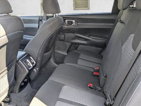 Used 2023 Kia Sorento LX image 19