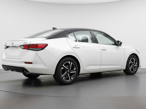 Used 2025 Nissan Sentra SV image 9