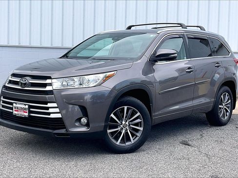 Used 2018 Toyota Highlander XLE AWD/4WD image 2
