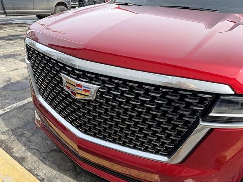 Used 2022 Cadillac Escalade Luxury image 2