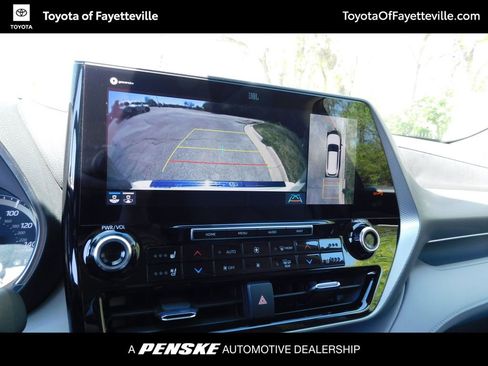 Used 2021 Toyota Highlander Platinum image 11