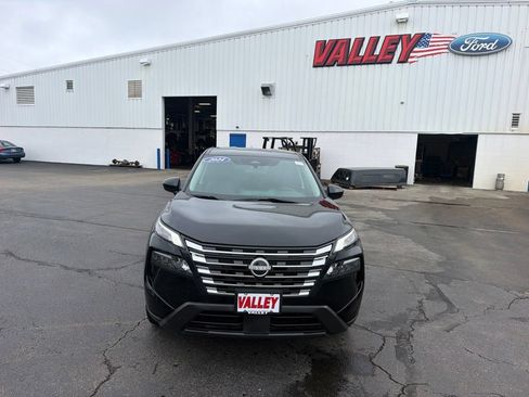 Used 2024 Nissan Rogue SV AWD/4WD image 2