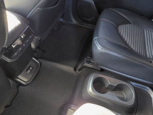 Used 2021 Toyota Highlander XSE image 12