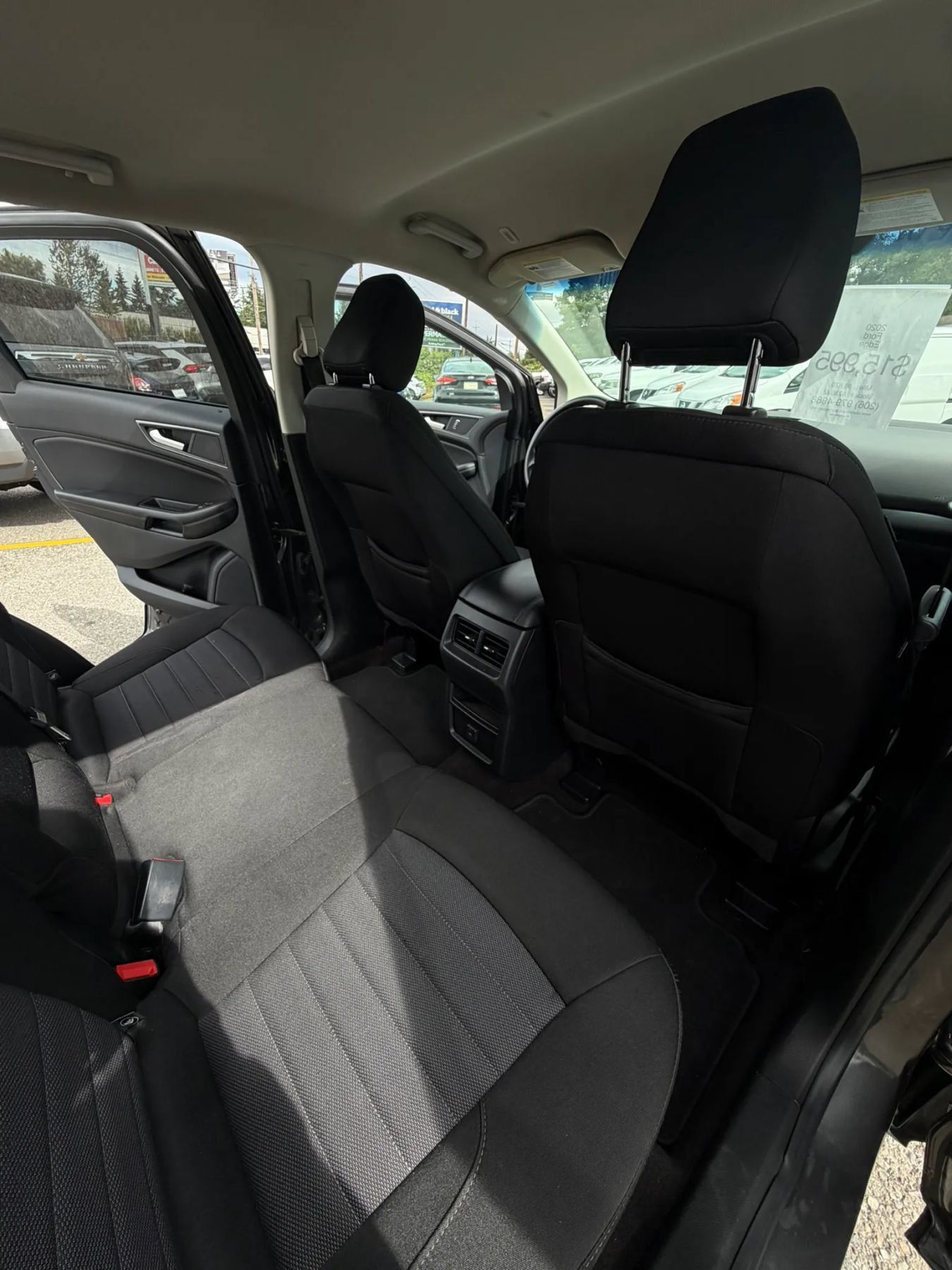 Used 2020 Ford Edge SE FWD image 27