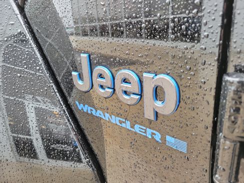 Used 2025 Jeep Wrangler Unlimited Sahara w/ Safety Group AWD/4WD image 20