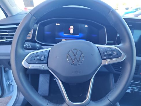 Certified 2025 Volkswagen Jetta SE image 9