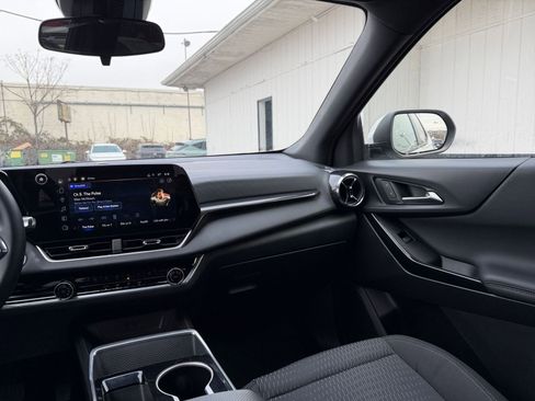 Used 2025 Chevrolet Equinox LT image 34