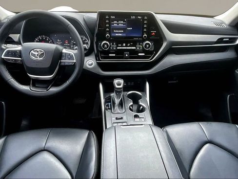 Used 2022 Toyota Highlander XLE image 7