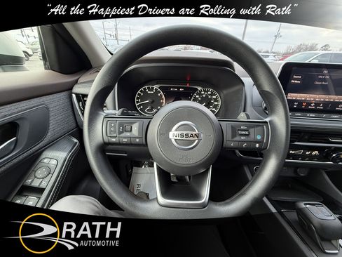 Used 2021 Nissan Rogue SV image 16