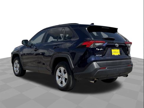 Used 2021 Toyota RAV4 XLE AWD/4WD image 3