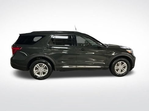 Used 2022 Ford Explorer XLT w/ Equipment Group 202A image 7