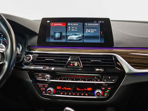 Used 2019 BMW 530e w/ Premium Package image 13