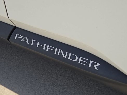 Used 2023 Nissan Pathfinder SL w/ SL Premium Package FWD image 11