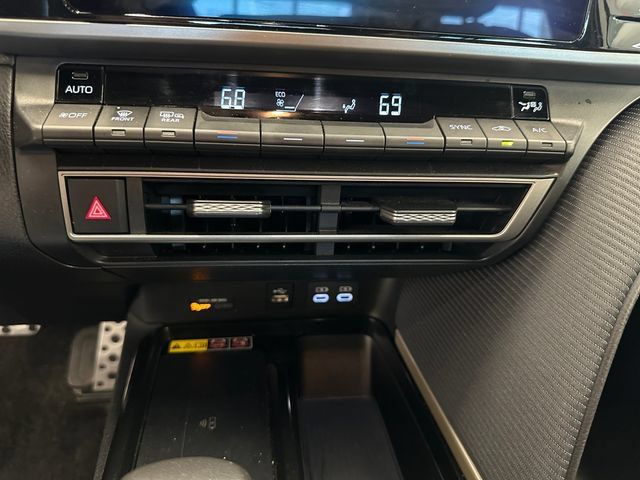 Used 2025 Toyota Camry SE FWD image 27