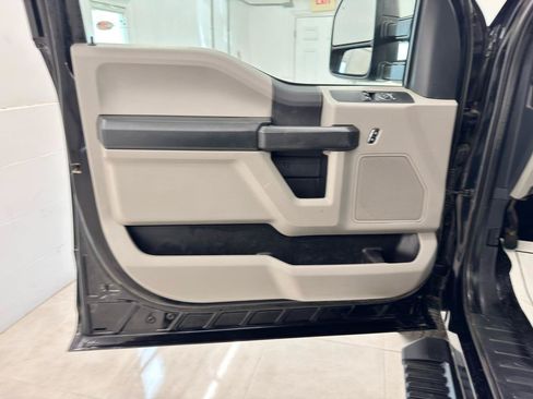 Used 2022 Ford F250 XL w/ Power Equipment Group AWD/4WD image 9