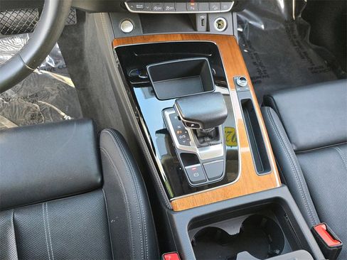 Used 2022 Audi Q5 2.0T Premium Plus w/ Premium Plus Package image 32