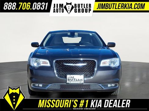 Used 2019 Chrysler 300 Touring w/ Driver Convenience Group image 27