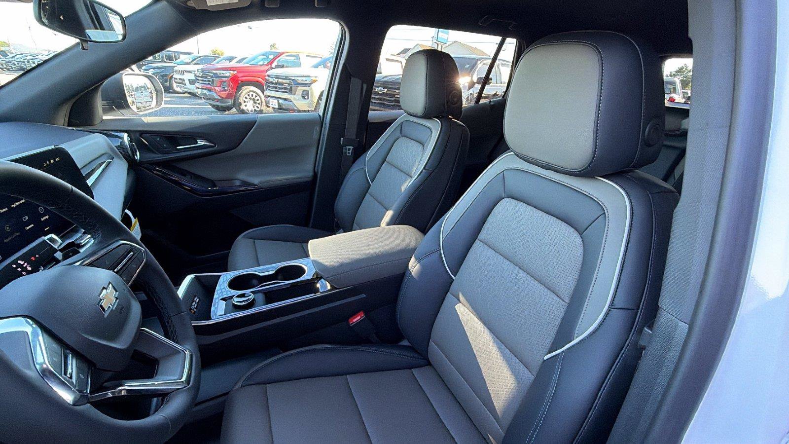 New 2027 Chevrolet Equinox LT w/ Convenience Package II FWD image 16