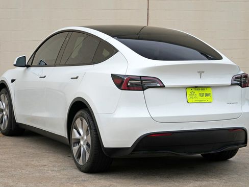 Used 2022 Tesla Model Y Long Range AWD/4WD image 48