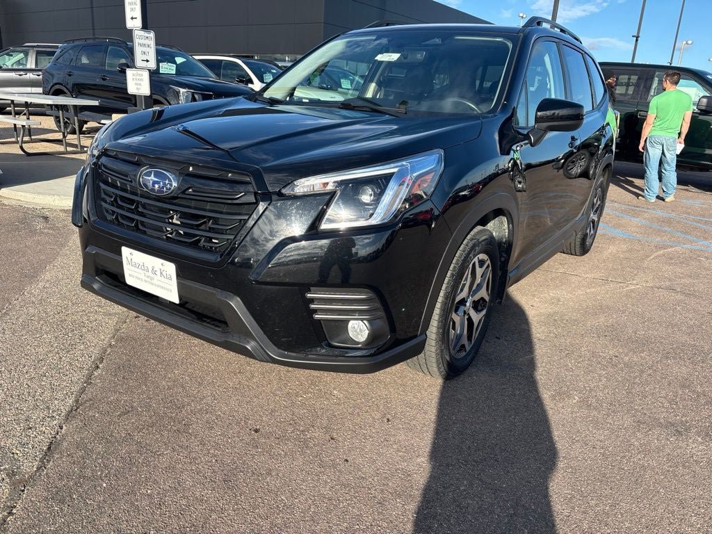 Used 2022 Subaru Forester Premium AWD/4WD image 1