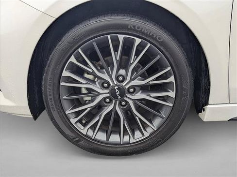 Used 2024 Kia Forte GT-Line w/ GT-Line Premium Package FWD image 9