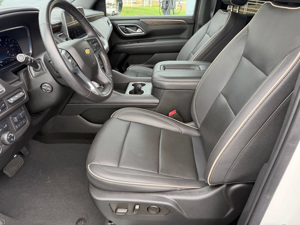 Used 2022 Chevrolet Tahoe Premier AWD/4WD image 3