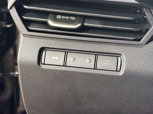 Used 2024 Nissan Altima 2.5 SV FWD image 12