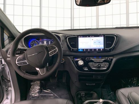 New 2026 Chrysler Pacifica Select image 23