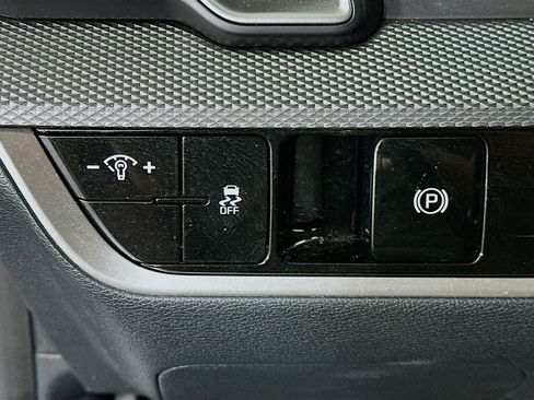 Used 2025 Kia Sportage LX image 17