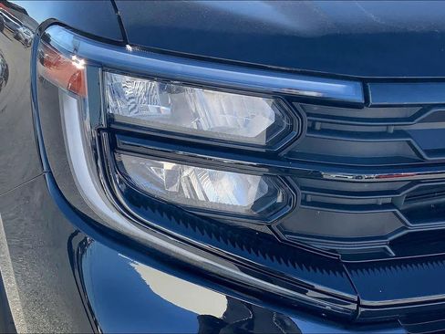 Certified 2025 Ford Expedition Active image 28