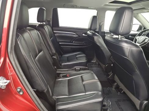 Used 2017 Toyota Highlander SE image 38