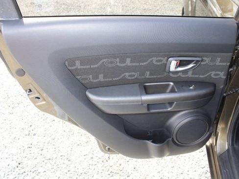 Used 2012 Kia Soul + FWD image 21